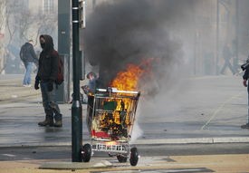人质死亡引发的悲剧，以色列工会宣布全国总罢工