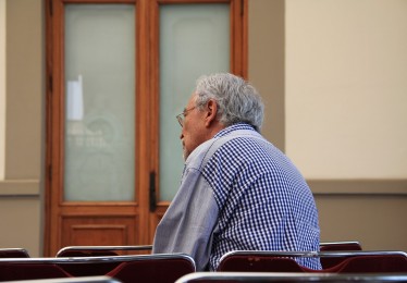 江西万年县副县长早龄参加工作现象，回应与启示