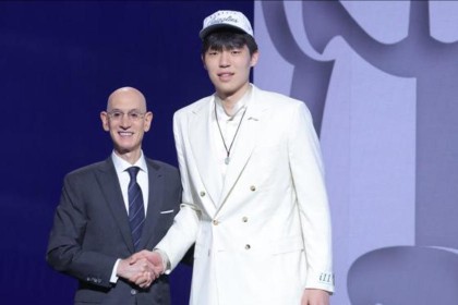 仅次于姚明、易建联！杨瀚森第十六顺位被开拓者选中，首轮被选震惊网友！