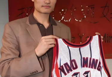 “葳少”遗憾退场，杨瀚森开启新征程，盘点冲击NBA的中国球员