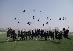 疫情风暴中的大学城，适应、挑战与机遇