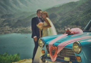 新人下楼发现婚车司机集体不在