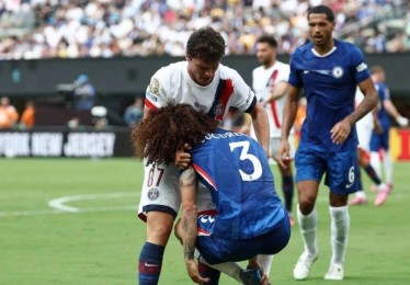 内维斯拉扯库库雷利亚头发染红！切尔西3-0巴黎夺世俱杯