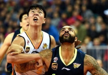 夏联：李凯尔观战中国男篮惨败马刺廖三宁杨瀚森中