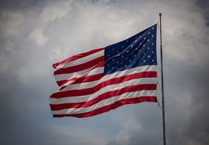 马斯克警告，美国正迈向极速破产？