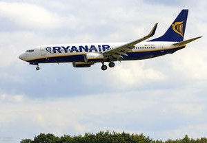 国航航班惊现32例阳性，疫情下的航空安全与旅客责任