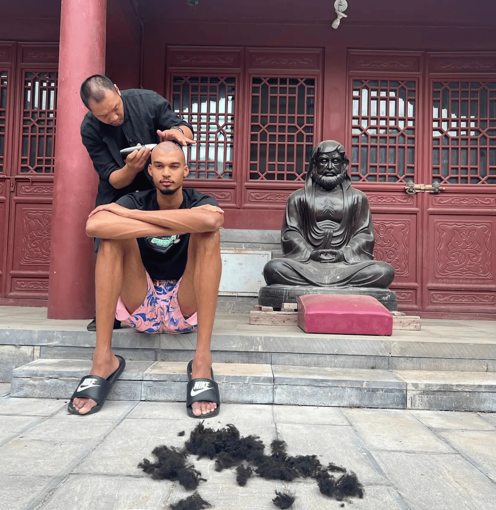 没有保安开路，没有各种商业活动，文版亚马的中国行是那么的朴实无华！