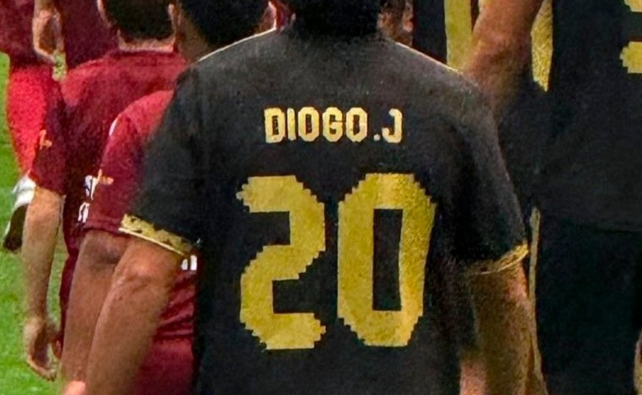 Trong trận chung kết Gold Cup, tiền đạo người Mexico Raúl Jiménez đã tri ân Diogo Jota 