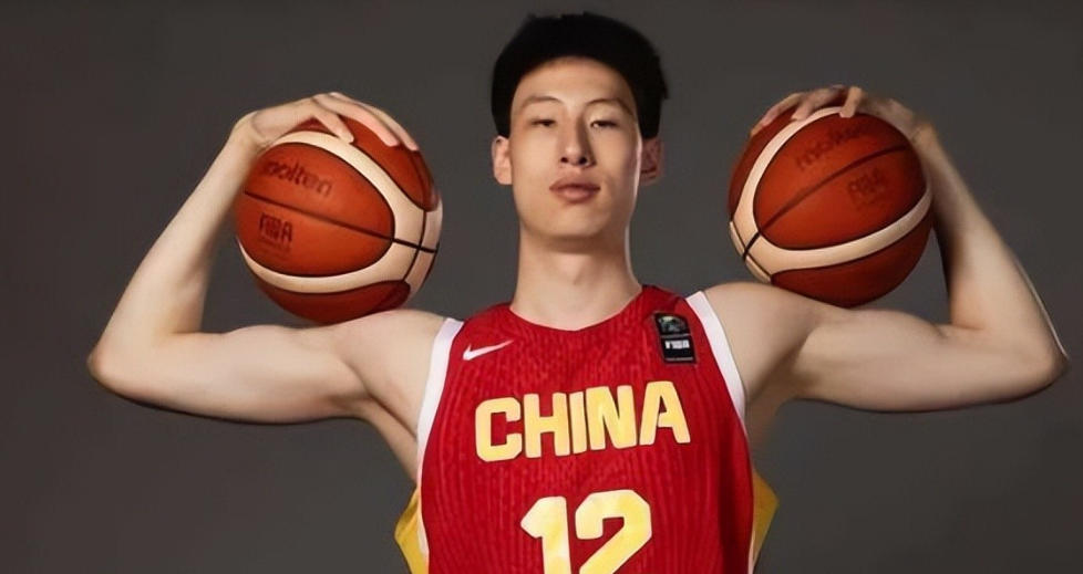 预计顺位比杨瀚森还高！场均5帽太疯狂，中国17岁天才中锋将冲击NBA！