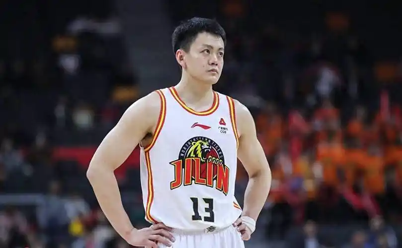 吉林队与辽宁队达成多人交易，孙总小赚一笔，辽宁队成最大赢家！